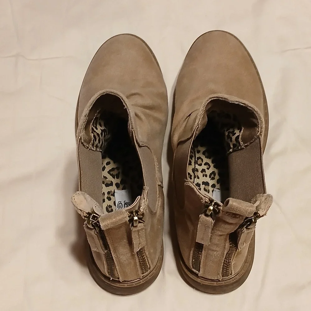 Womens Sz 8.5 Beige Suede Chelsea Boots‎ Back Zip Ankle Booties Fashion Footwear